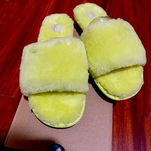 SOLD Brandnew ugg slippers